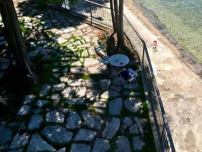 Pied Dans L'eau * Brezzo